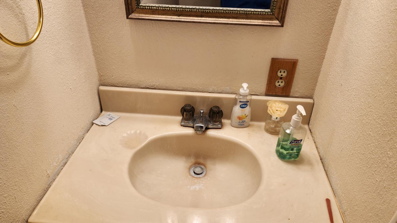 2786 Oak Street Anderson, CA 96007 - Photo 6 of 21 a bathroom with a sink and a mirror