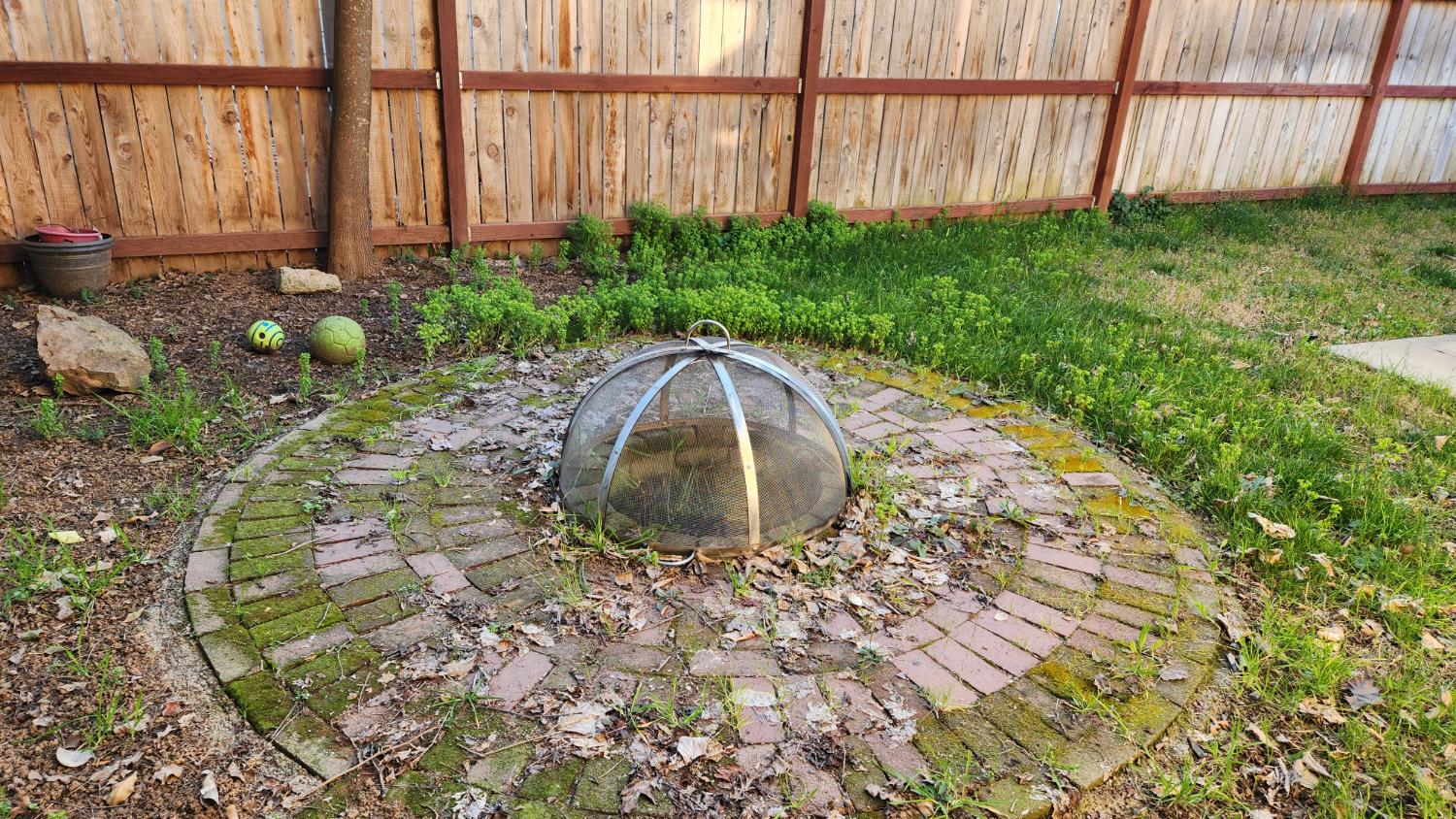 2786 Oak Street Anderson, CA 96007 - Photo 9 of 21 a view of a backyard with potted plants and wooden fence