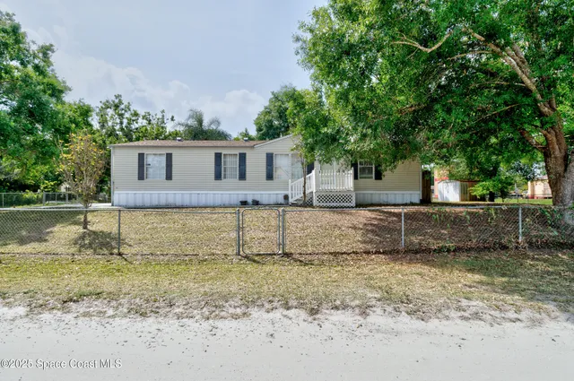 $332,500 | 164 South Elm Street, Fellsmere, FL 32948