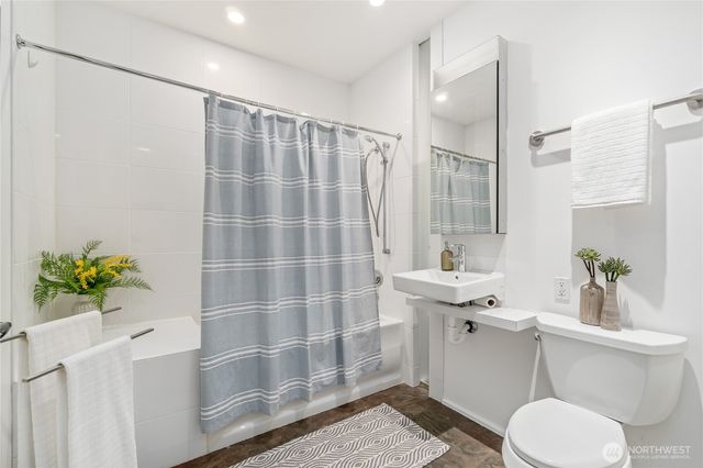 $404,000 | 1111 East Pike Street, Unit 203, Seattle, WA 98122