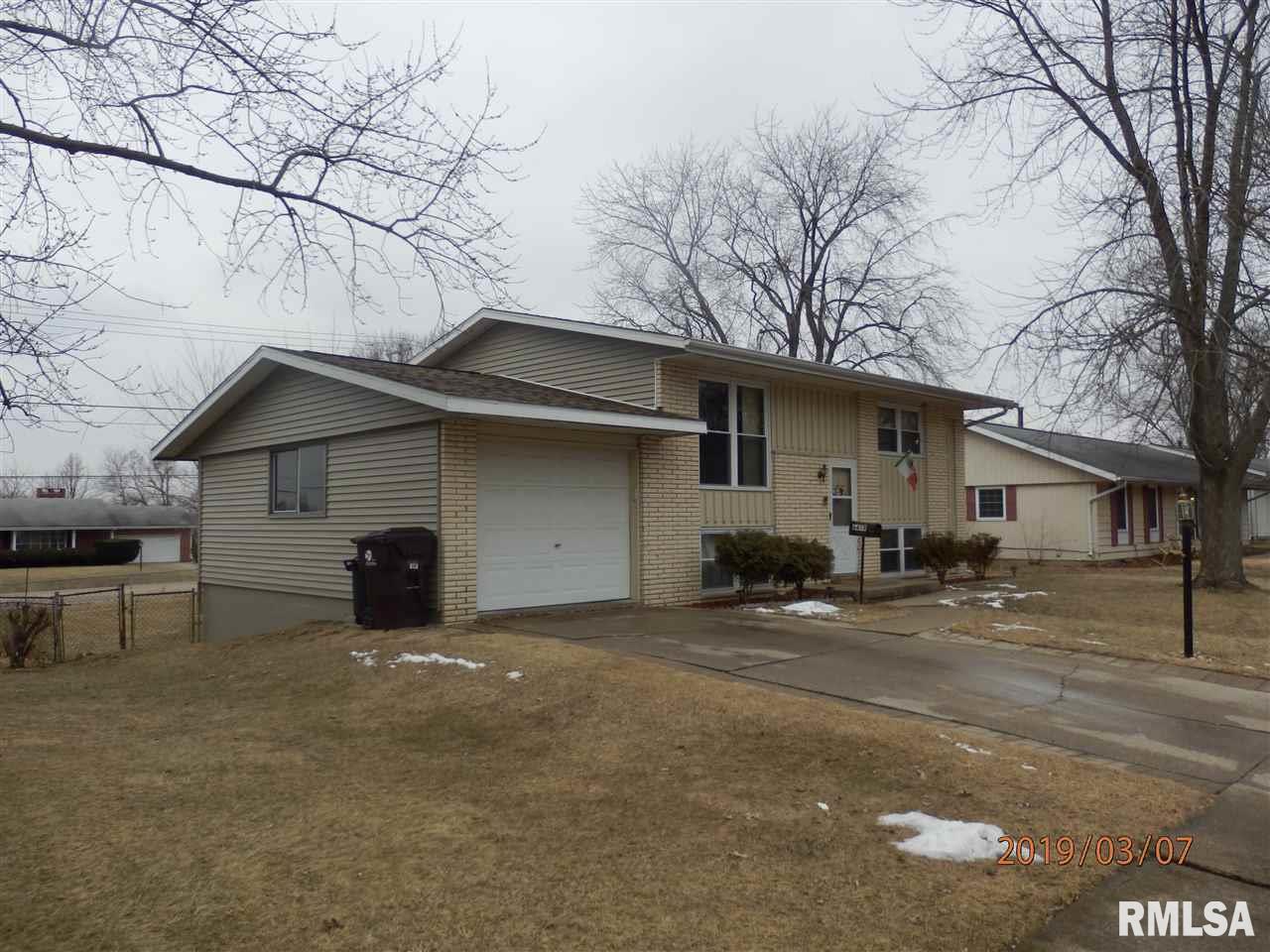 6419 North Randwick Road Peoria, IL 61615 - Photo 3 of 32 Gallery Image 3