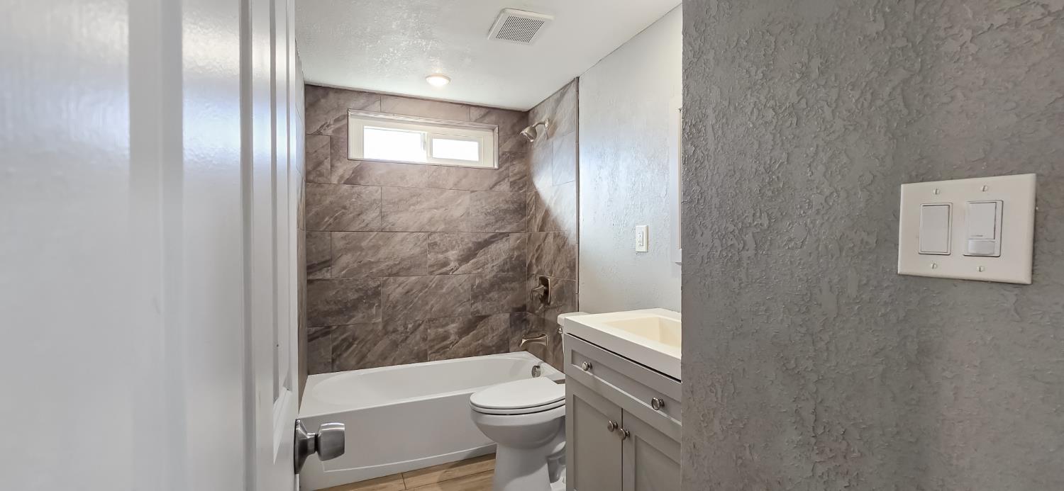 206 West 20th Street Tracy, CA 95376 - Photo 11 of 20 a bathroom with a toilet and a shower