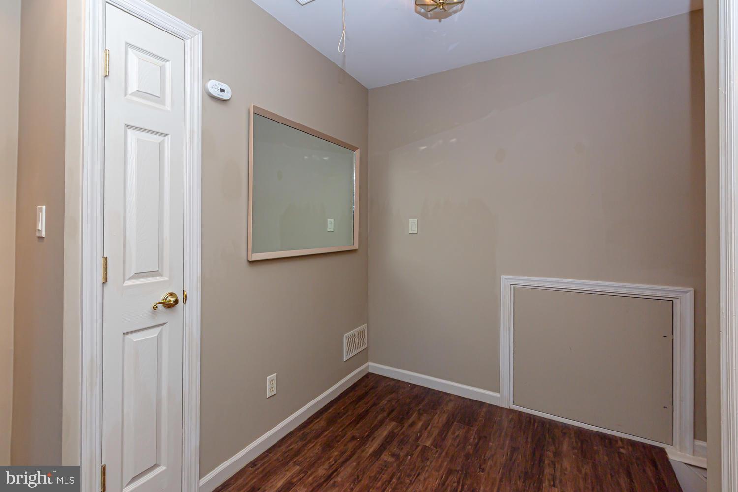 85 East Netherfield Road Wilmington, DE 19804 - Photo 27 of 33 Hallway With Attic Access