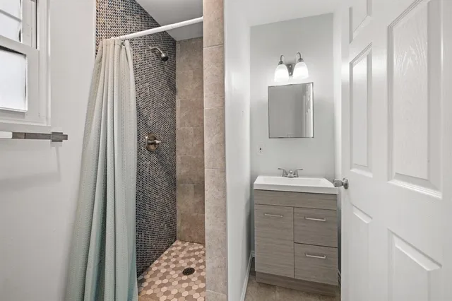 $289,999 | 5617 Blackmore Avenue, Fort Worth, TX 76107