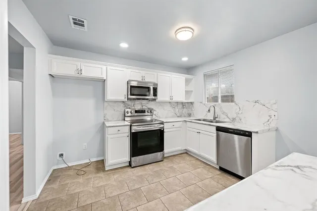 $289,999 | 5617 Blackmore Avenue, Fort Worth, TX 76107