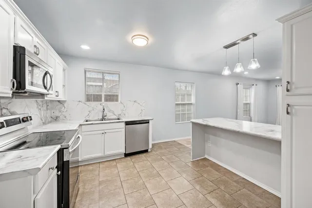 $289,999 | 5617 Blackmore Avenue, Fort Worth, TX 76107