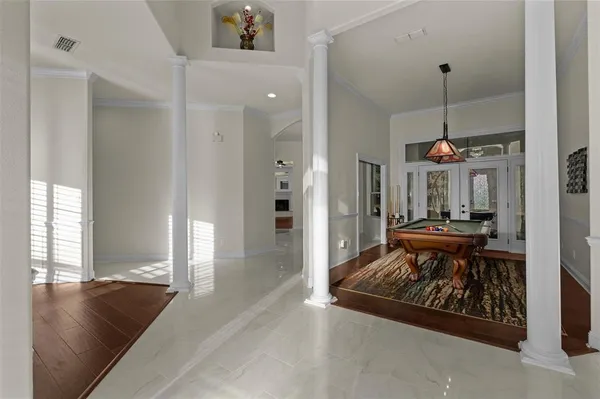 a view of a livingroom with furniture