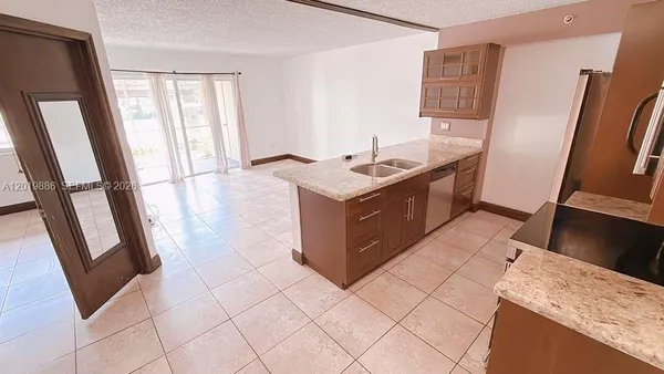 $2,000 | 470 South Park Road, Unit 7104, Hollywood, FL 33021