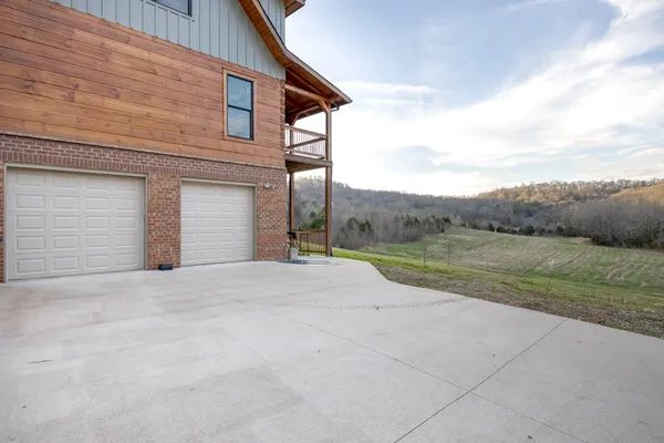 $2,549,000 | 1565 Old Elkton Pike, Dellrose, TN 38453