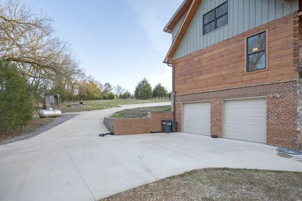 $2,549,000 | 1565 Old Elkton Pike, Dellrose, TN 38453