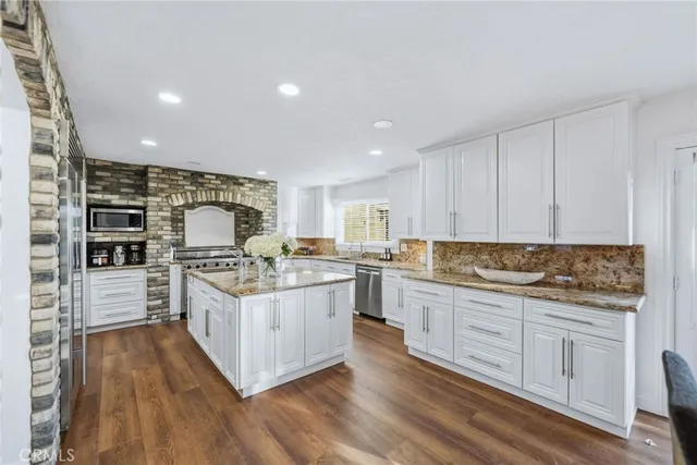 $1,999,990 | 40900 Vía Los Altos, Temecula, CA 92591