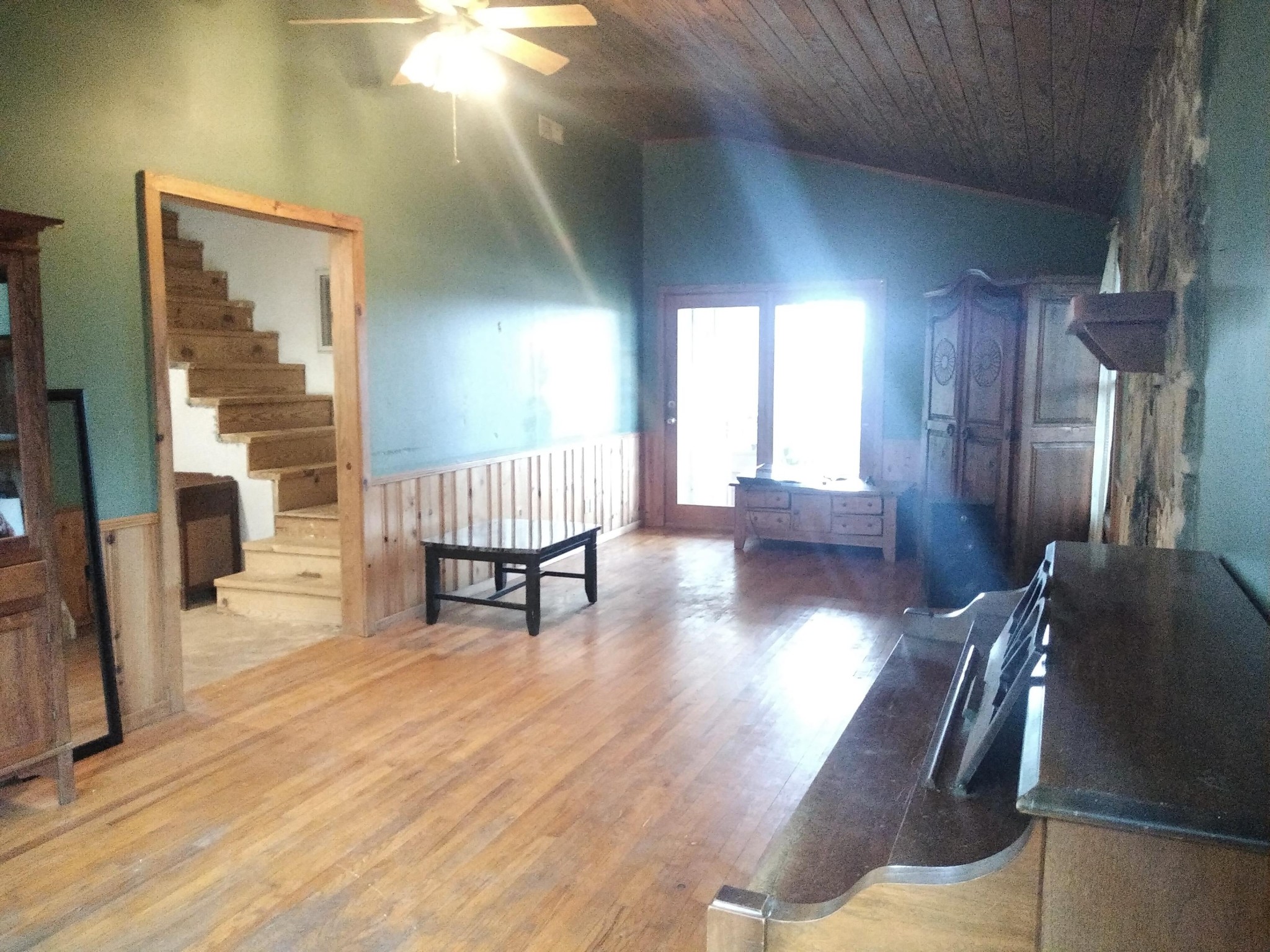 10820 Roberson Spring Road Loudon, TN 37774 - Photo 5 of 8 a view of a livingroom with furniture and stairs
