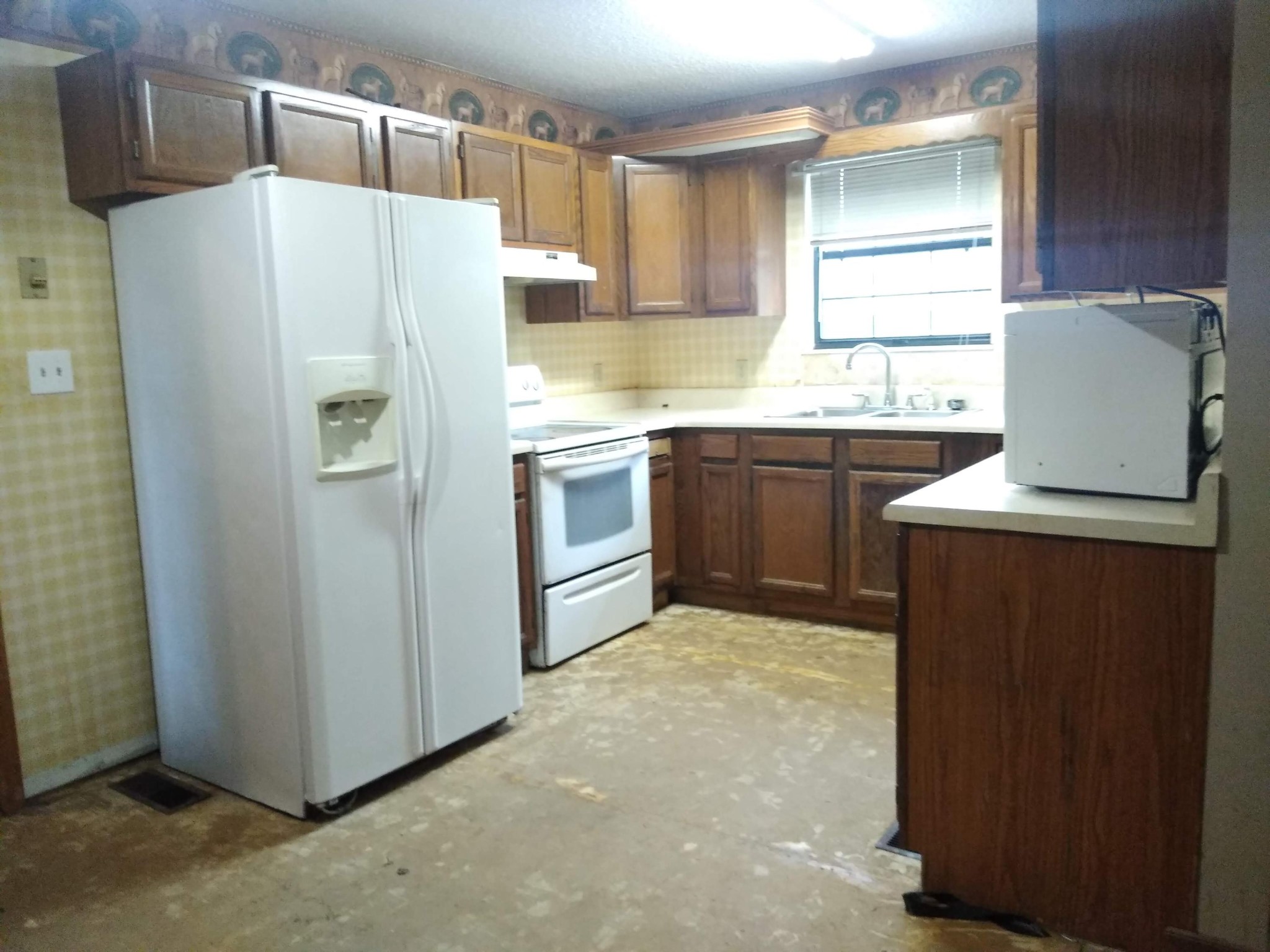 10820 Roberson Spring Road Loudon, TN 37774 - Photo 7 of 8 a kitchen with stainless steel appliances granite countertop a refrigerator and a sink