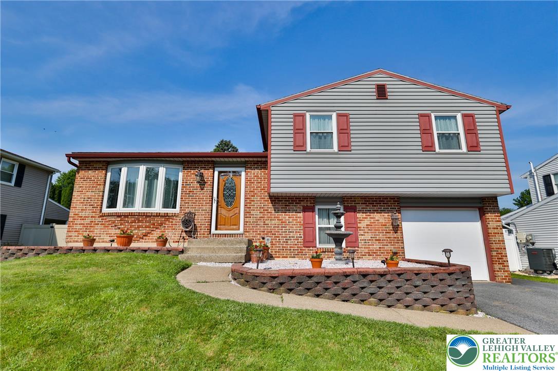 2927 Santee Road Bethlehem, PA 18020 - Photo 1 of 37 Gallery Image 1