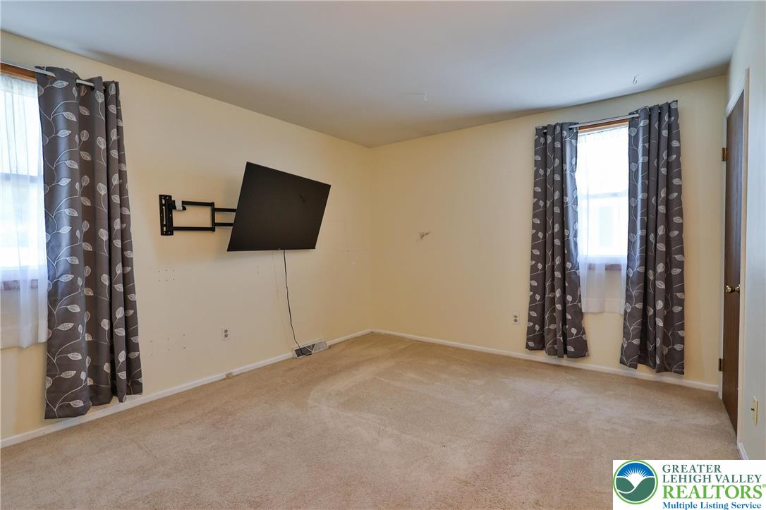 2927 Santee Road Bethlehem, PA 18020 - Photo 13 of 37 Gallery Image 13