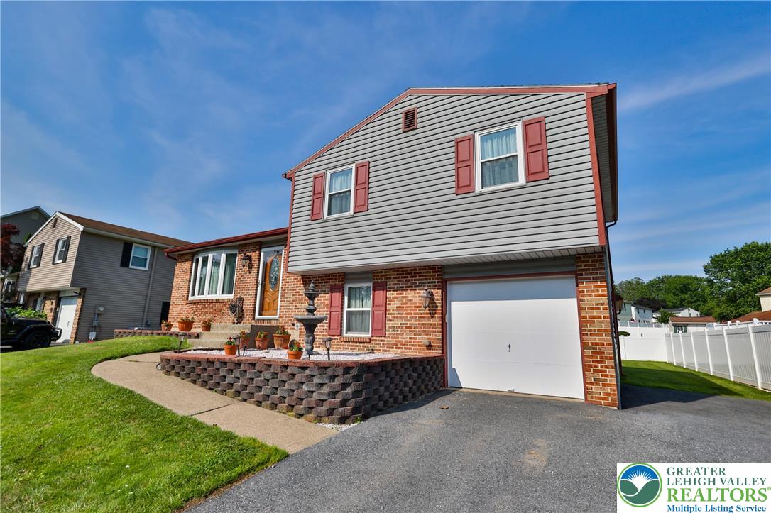 2927 Santee Road Bethlehem, PA 18020 - Photo 2 of 37 Gallery Image 2