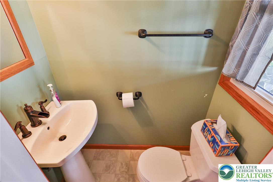 2927 Santee Road Bethlehem, PA 18020 - Photo 23 of 37 Gallery Image 23