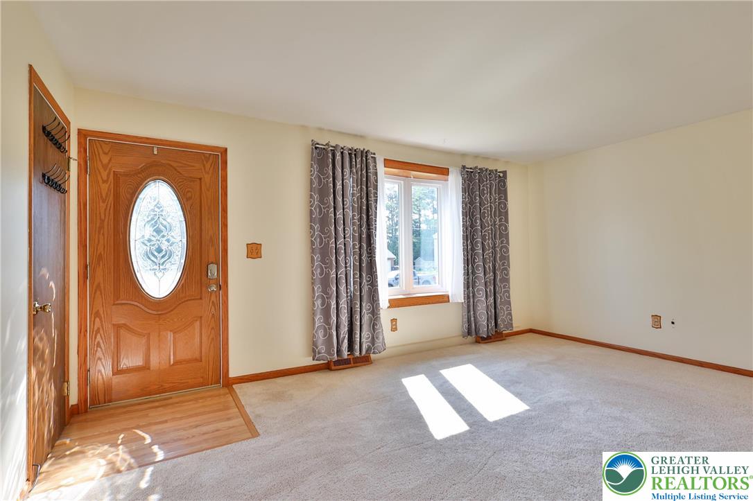 2927 Santee Road Bethlehem, PA 18020 - Photo 4 of 37 Gallery Image 4