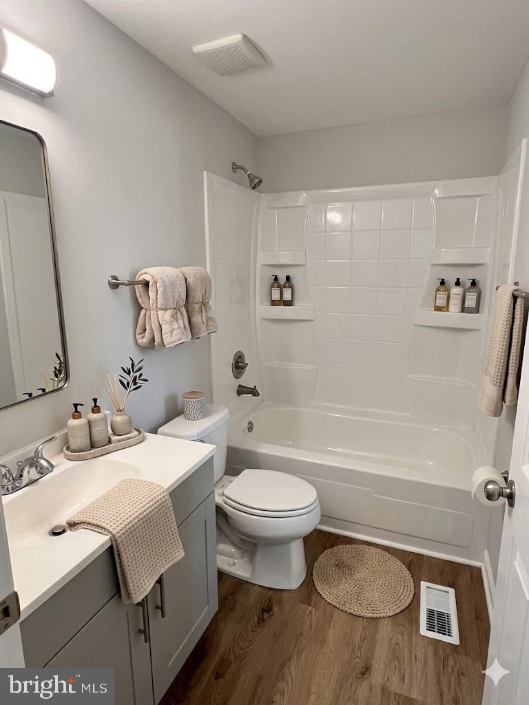 2283 Dosinia Court Reston, VA 20191 - Photo 20 of 25 Bathroom-Virtual Staged