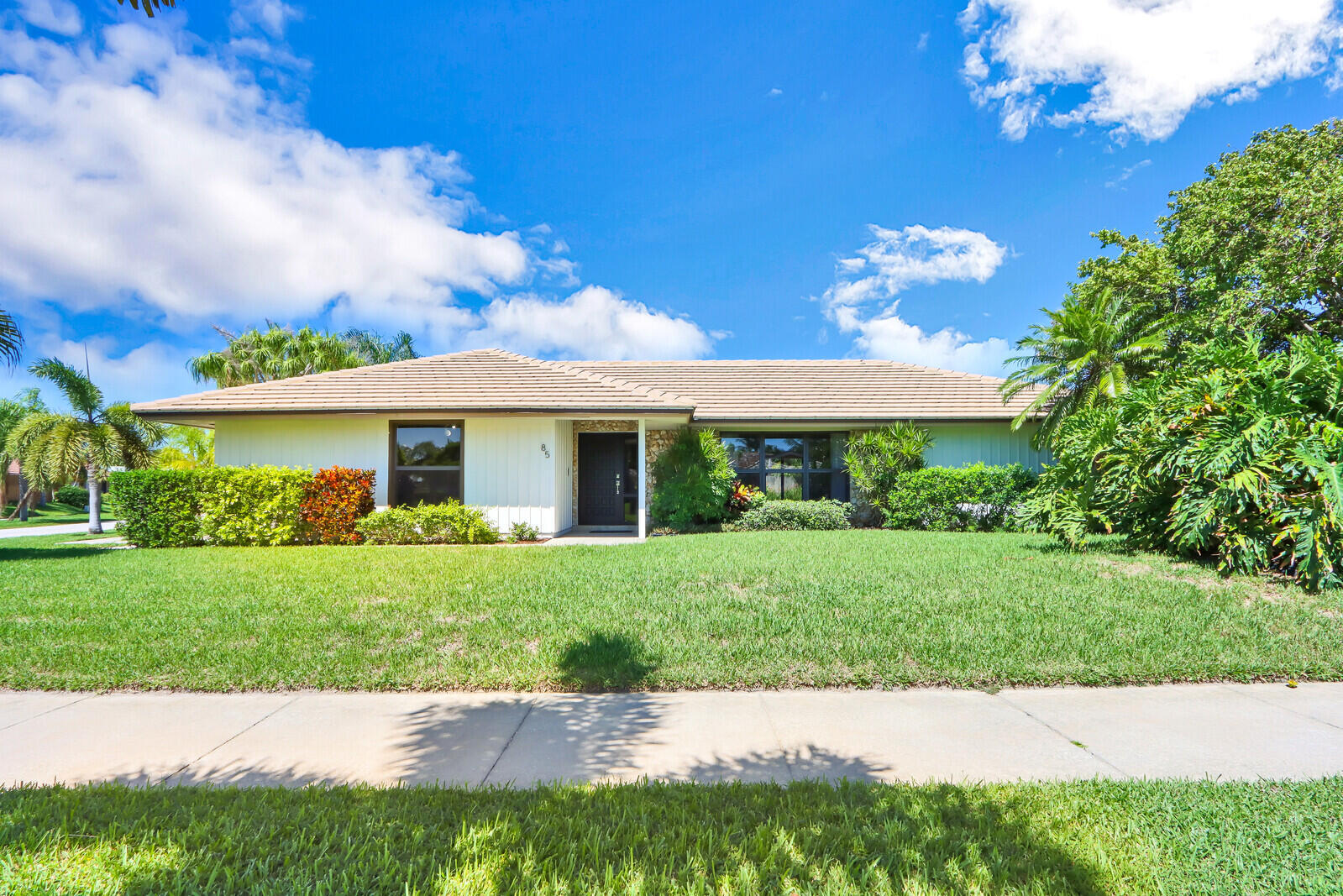 85 Hickory Hill Road Jupiter, FL 33469 - Photo 1 of 42 01_Image_1_mls
