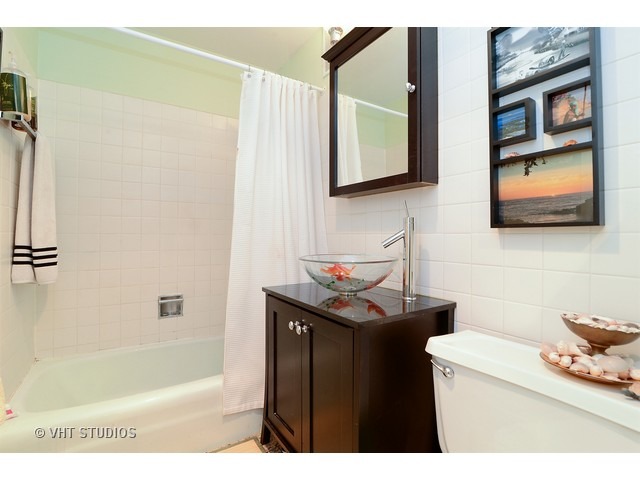 655 West Irving Park Road, Unit 1707 Chicago, IL 60613 - Photo 8 of 14 a bathroom with a sink toilet and a bathtub
