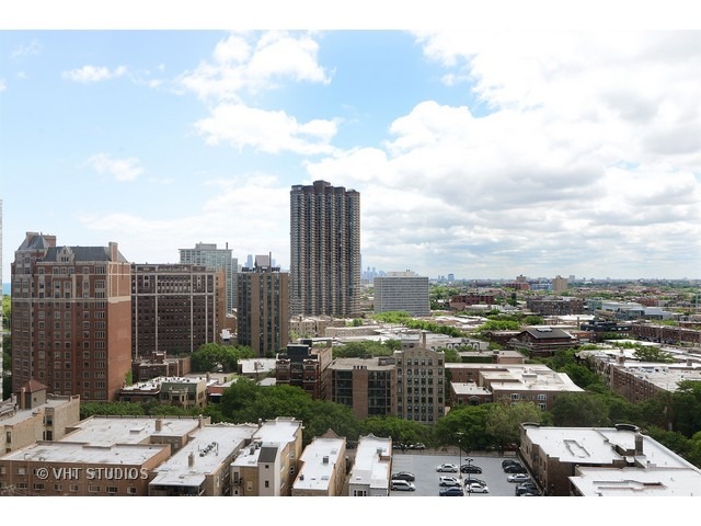 655 West Irving Park Road, Unit 1707 Chicago, IL 60613 - Photo 10 of 14 a picture of city view