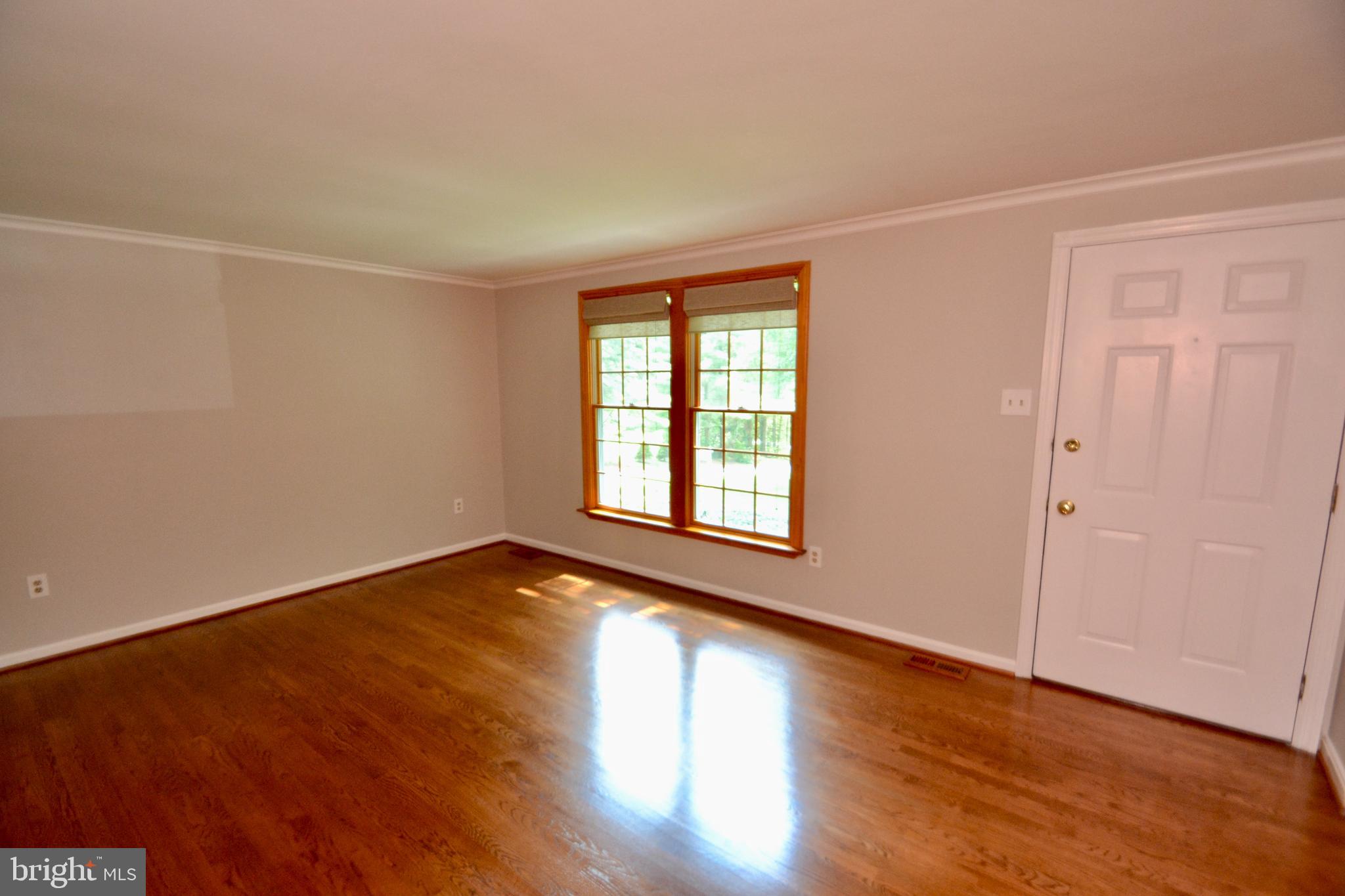 416 Lees Mill Road Hampstead, MD 21074 - Photo 3 of 37 Living Room