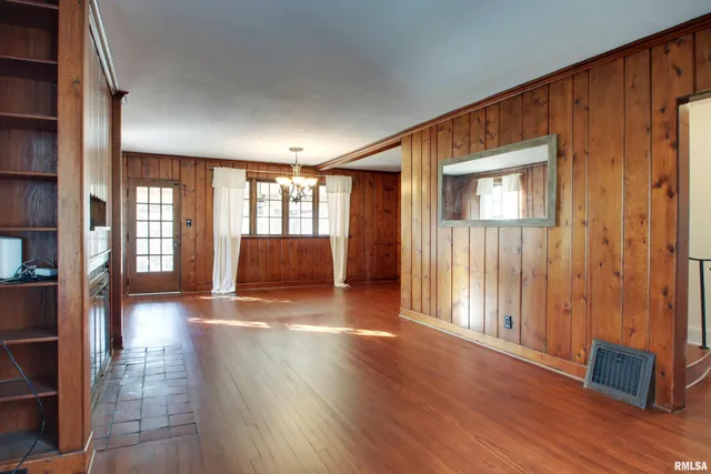 $239,000 | 2808 Maine Street, Quincy, IL 62301