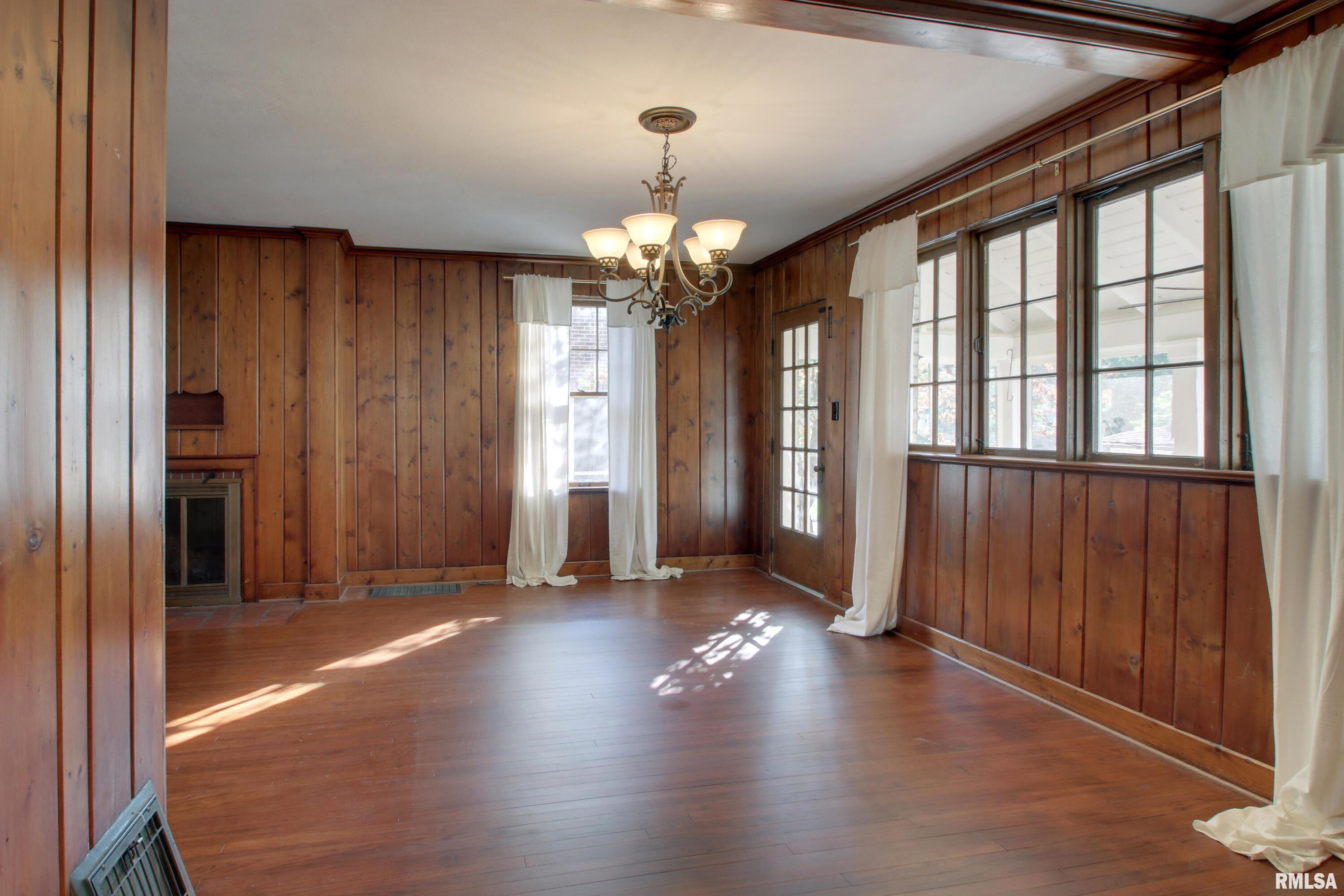 2808 Maine Street Quincy, IL 62301 - Photo 4 of 18