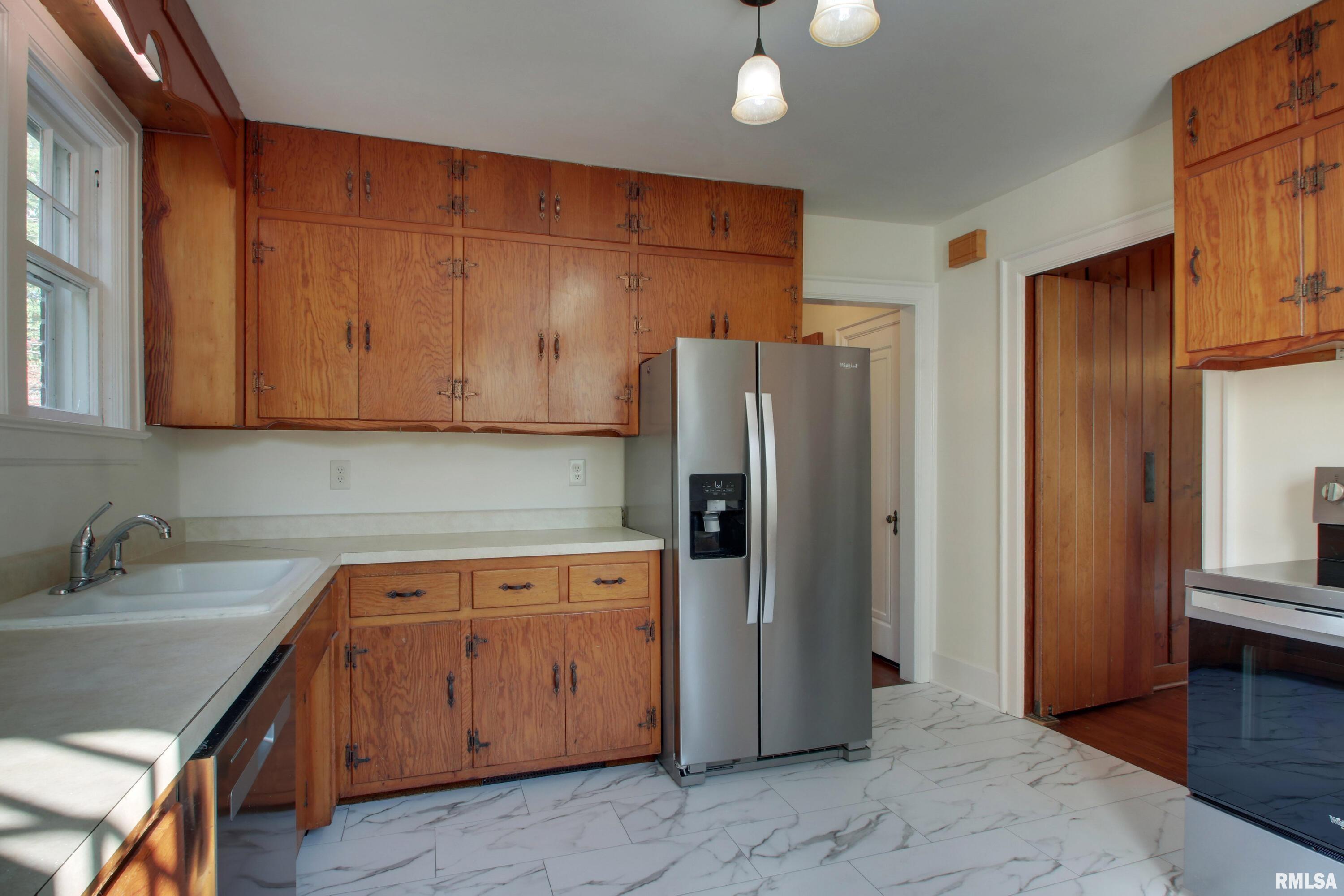 2808 Maine Street Quincy, IL 62301 - Photo 5 of 18