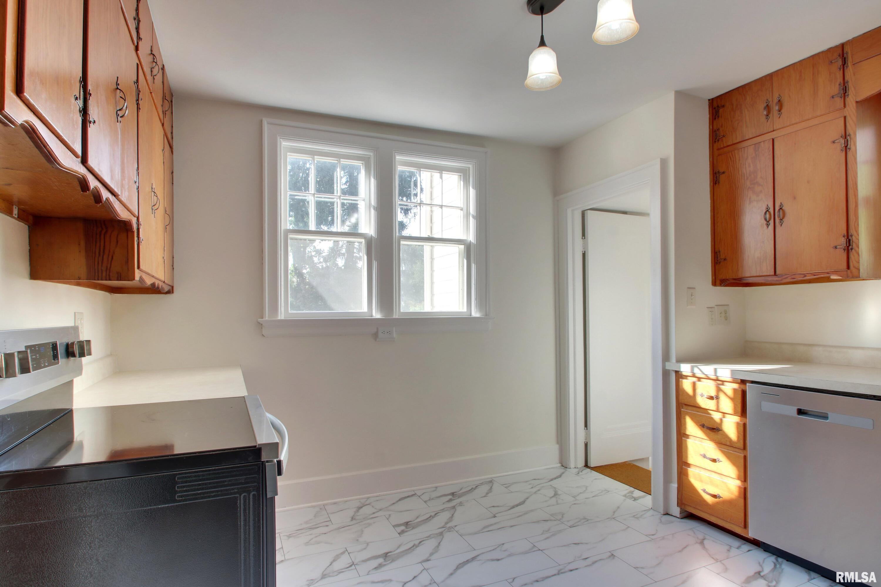 2808 Maine Street Quincy, IL 62301 - Photo 7 of 18