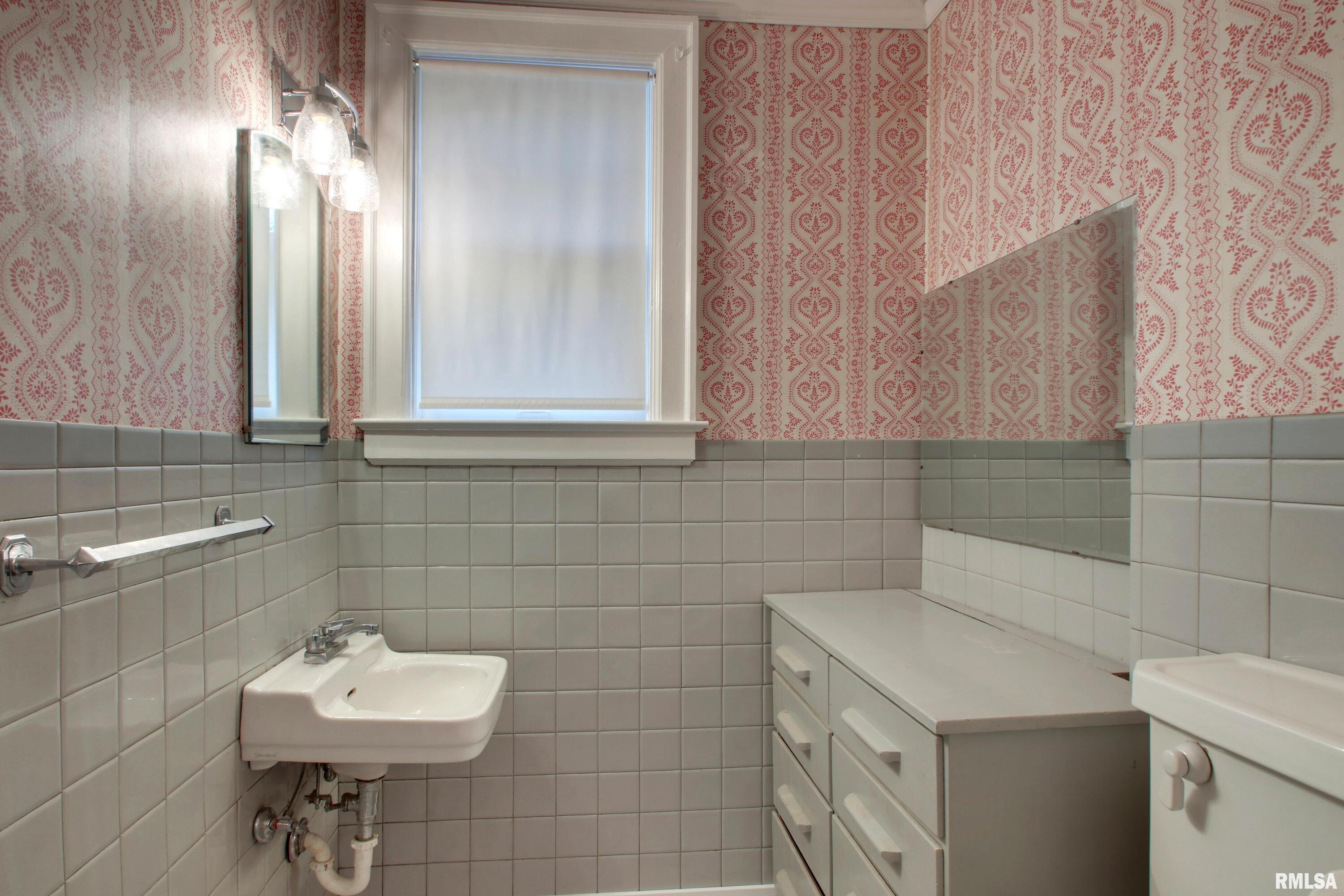 2808 Maine Street Quincy, IL 62301 - Photo 9 of 18