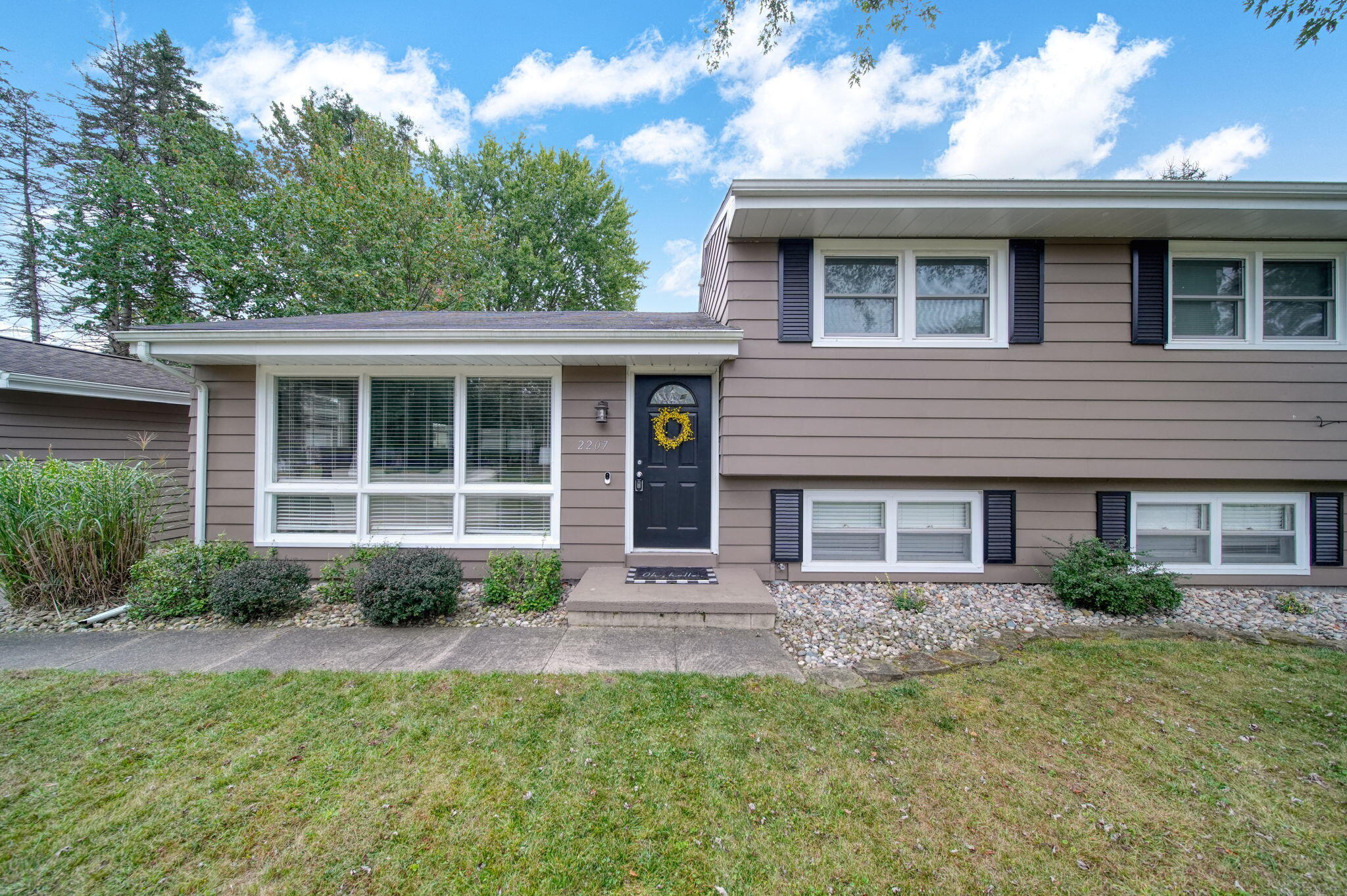 2207 Kenilworth Road Jackson, MI 49203 - Photo 5 of 42 5