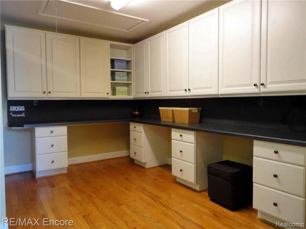 6435 Lahring Road Holly, MI 48442 - Photo 19 of 53 Laundry-Mud room.jpg