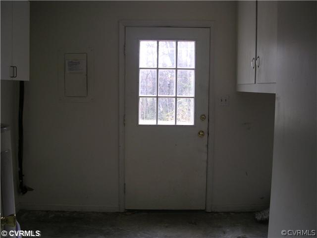 108 Tudor Road Colonial Heights, VA 23834 - Photo 11 of 12 a view of an empty room with a window