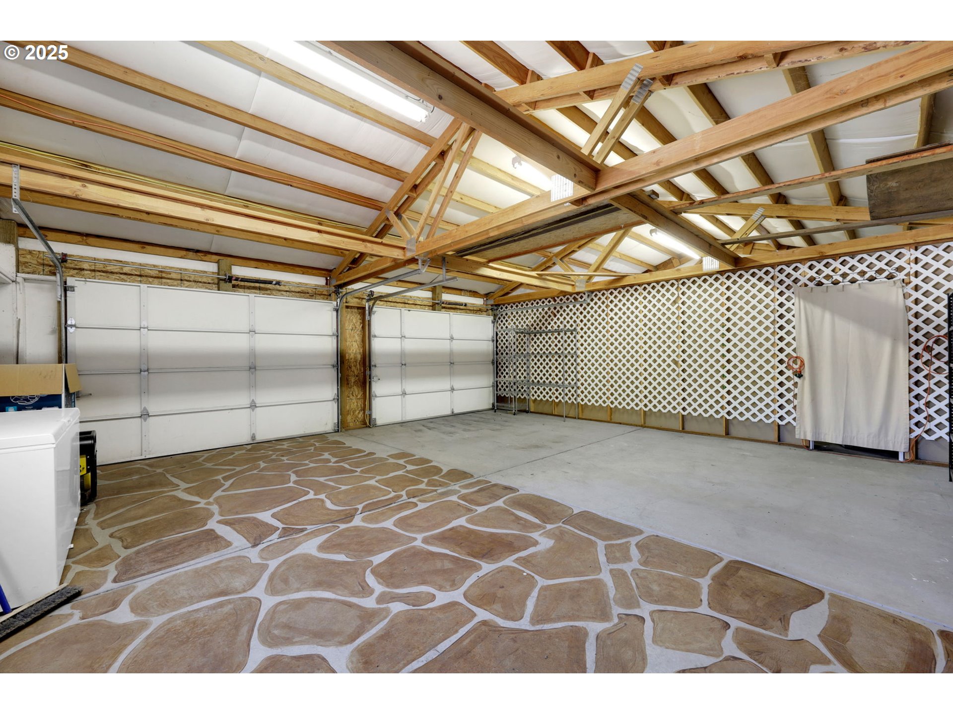 4705 Jasper Road Springfield, OR 97478 - Photo 39 of 48 a view of a room with wooden floor