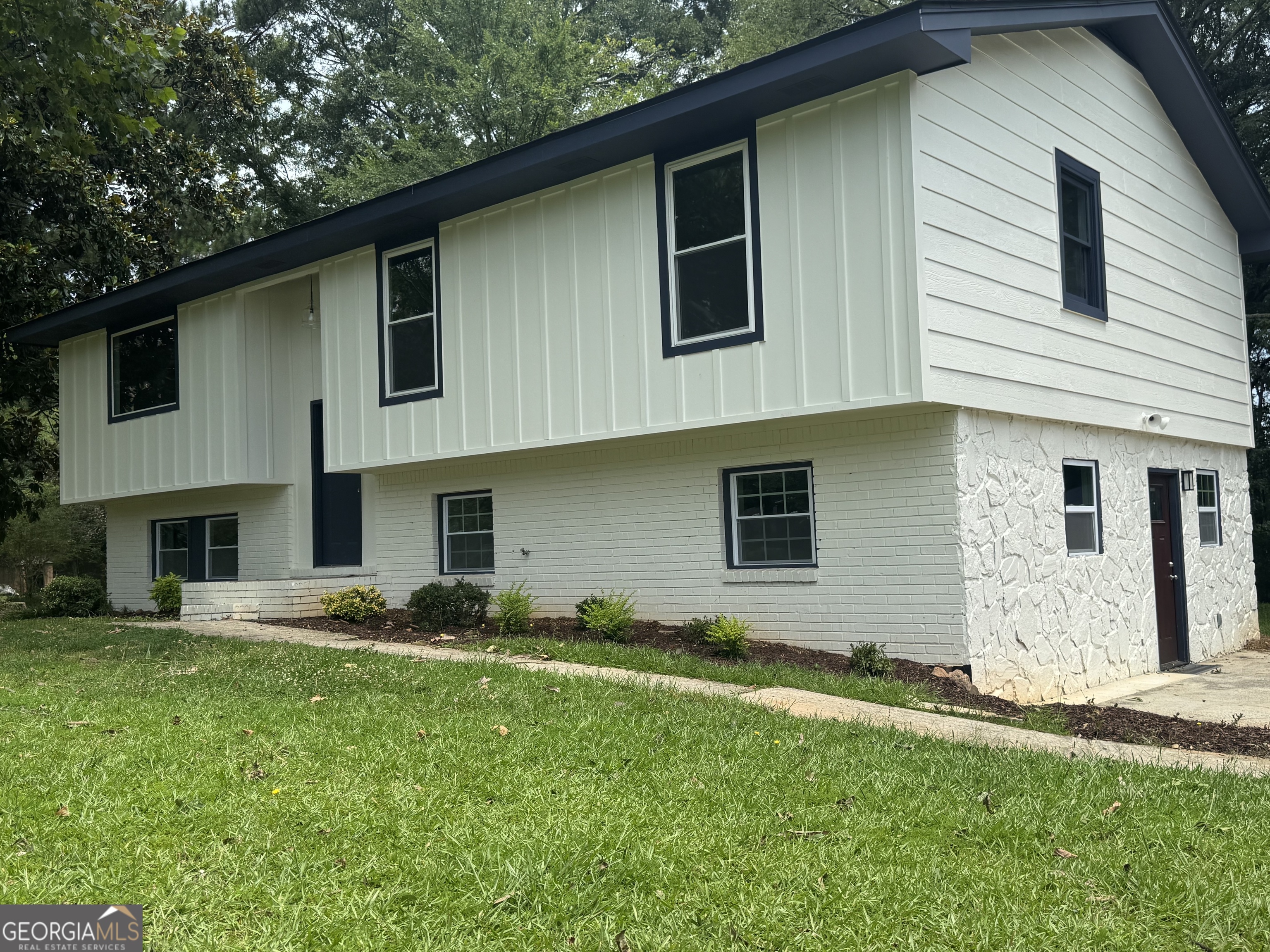 a front view of house with yard