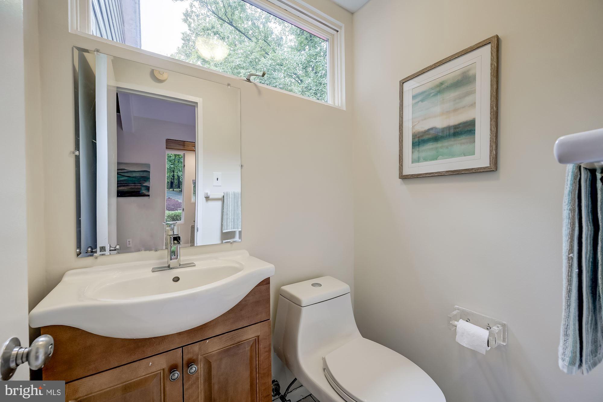 10109 Lloyd Road Potomac, MD 20854 - Photo 15 of 43 Gallery Image 15