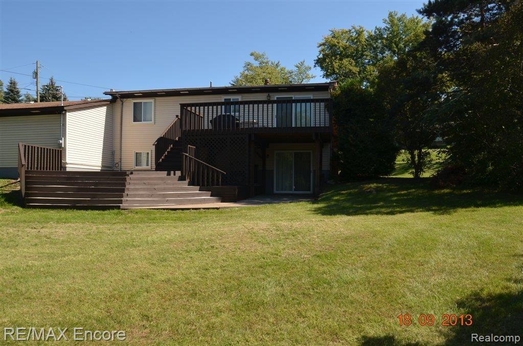 4862 Clarkston Road Clarkston, MI 48348 - Photo 27 of 28 REAR 2