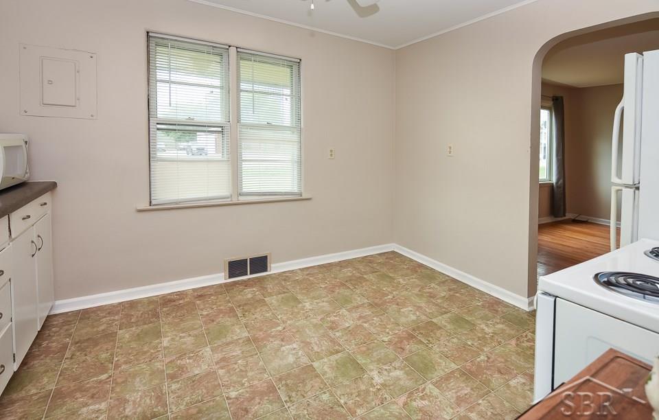 1085 East Washington Road Freeland, MI 48623 - Photo 11 of 16 31353783-10.JPG