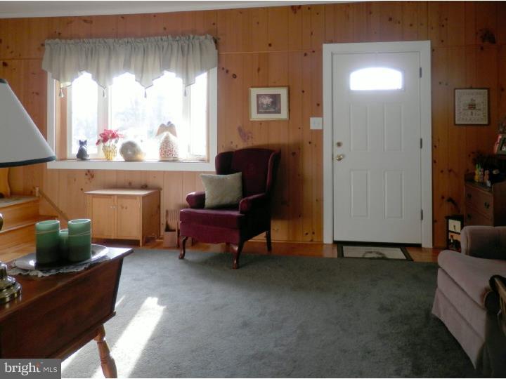 715 Taylor Street Riverside, NJ 08075 - Photo 3 of 19 Living Room