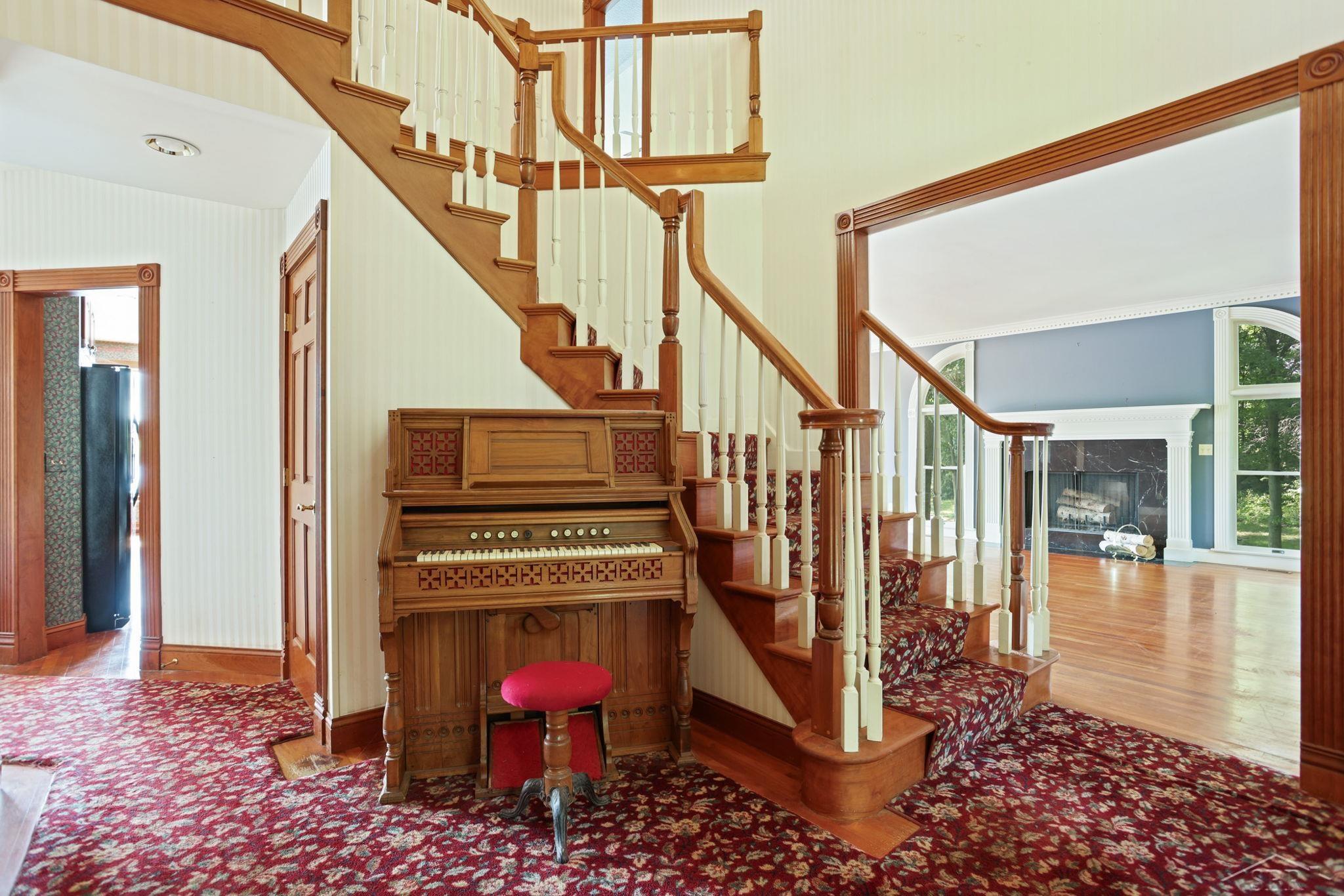 1555 South Graham Road Saginaw, MI 48609 - Photo 9 of 99 50150457-2dfea7be-d1d3-4f85-ade0-1a23eb2bf2ae.JPG