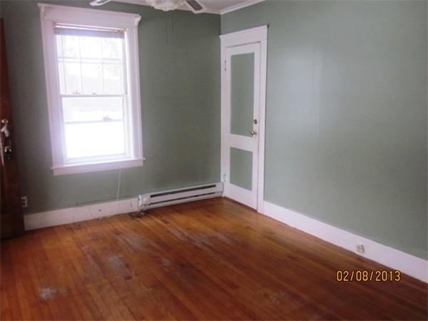 8 Elton Street Worcester, MA 01604 - Photo 5 of 26