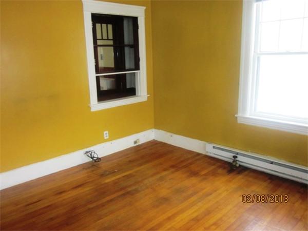 8 Elton Street Worcester, MA 01604 - Photo 7 of 26