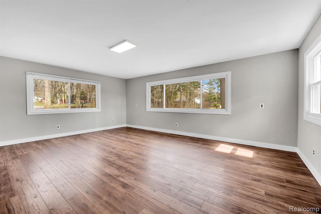 28390 New Castle Road Farmington, MI 48331 - Photo 15 of 37