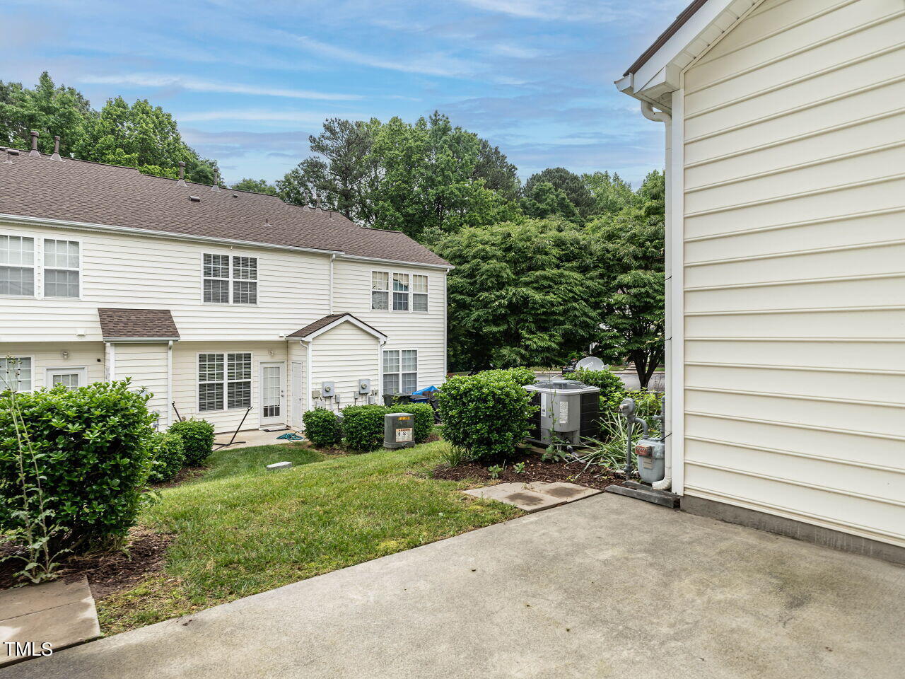 4412 Sugarbend Way Raleigh, NC 27606 - Photo 23 of 26 024-1280x960-patio