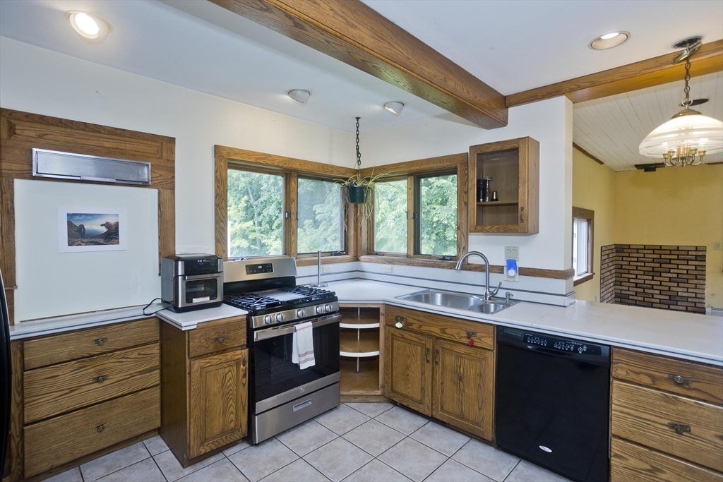 78 Lyman Road Northampton, MA 01060 - Photo 31 of 35