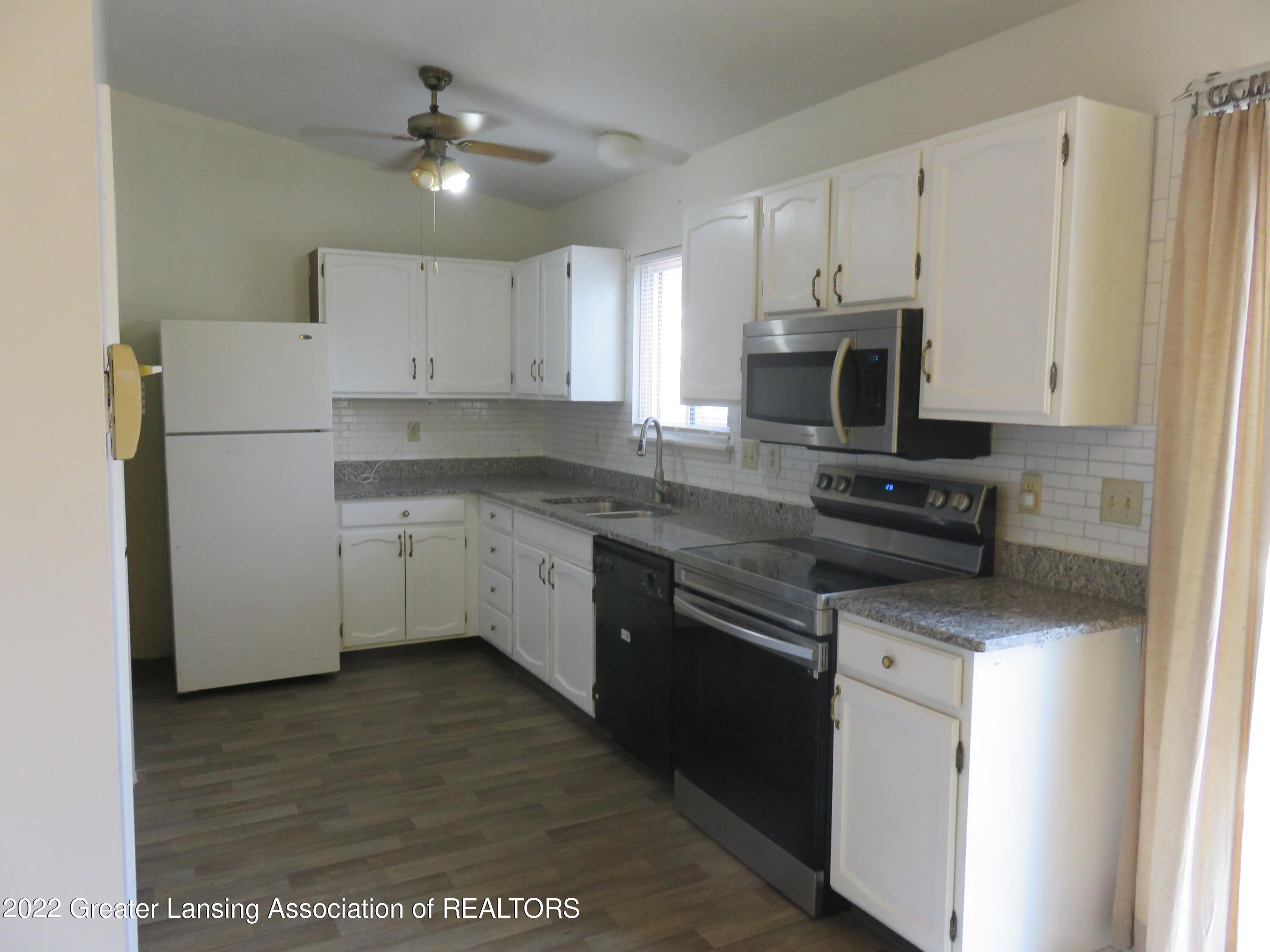 5313 Hughes Road Lansing, MI 48911 - Photo 17 of 33 IMG_3694