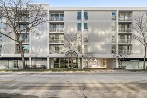 $349,000 | 1625 Sheridan Road, Unit 312, Wilmette, IL 60091