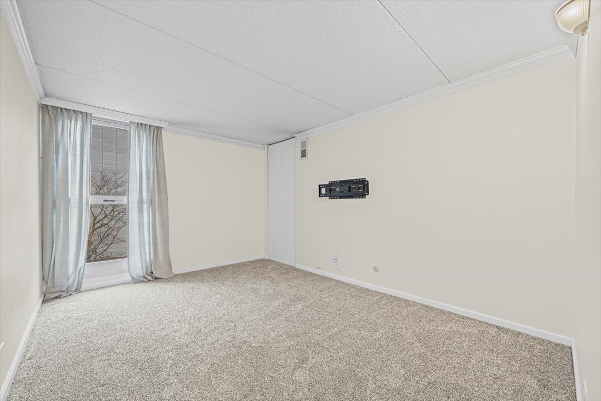 1625 Sheridan Road, Unit 312 Wilmette, IL 60091 - Photo 19 of 24 an empty room with windows